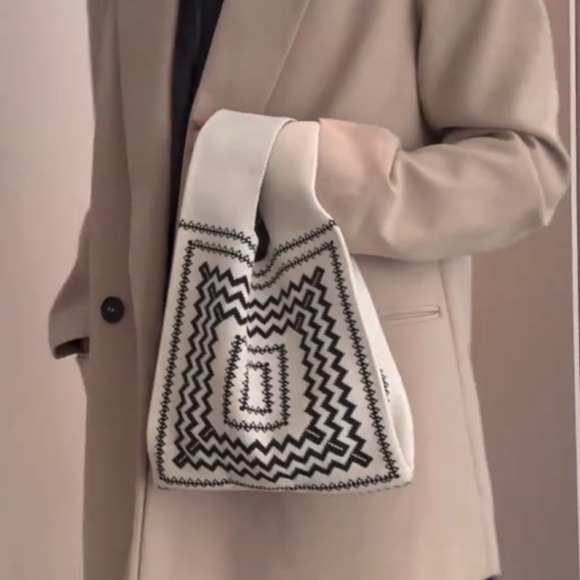 Boho Elegant Color block Knitted Tote Bag, Vintage Geometric Zigzag Pattern, - Picture 3 of 5